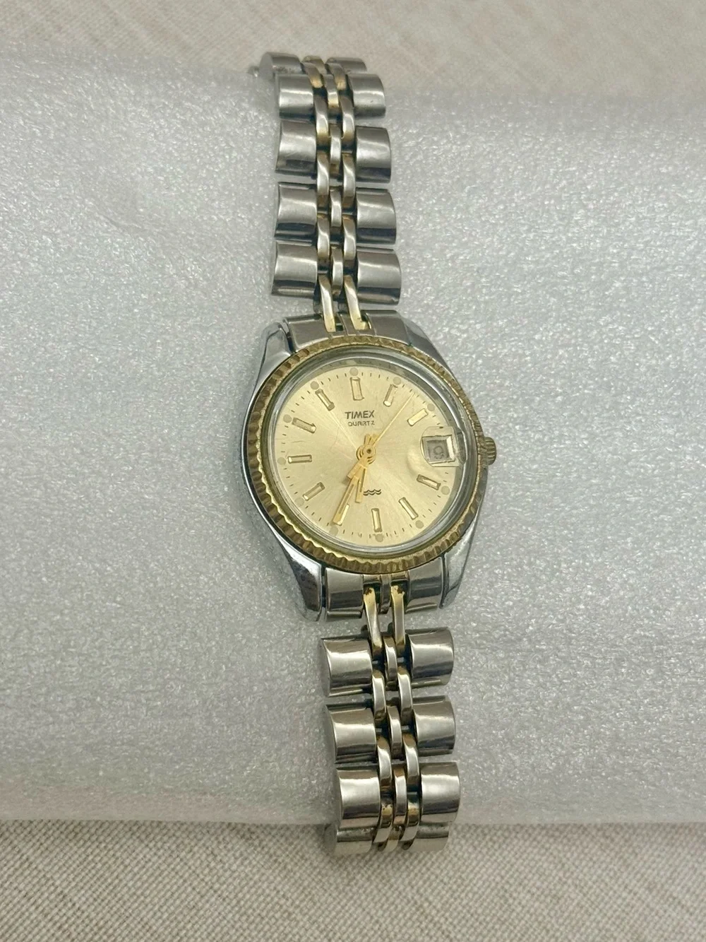 Vintage Timex Quartz Two-Tone Women's Watch - Fluted Bezel Date 377 BA